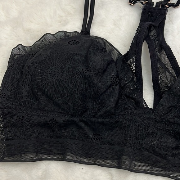 Aerie size L wireless bralette black lace with ruffle detail racerback pull on - Picture 5 of 12